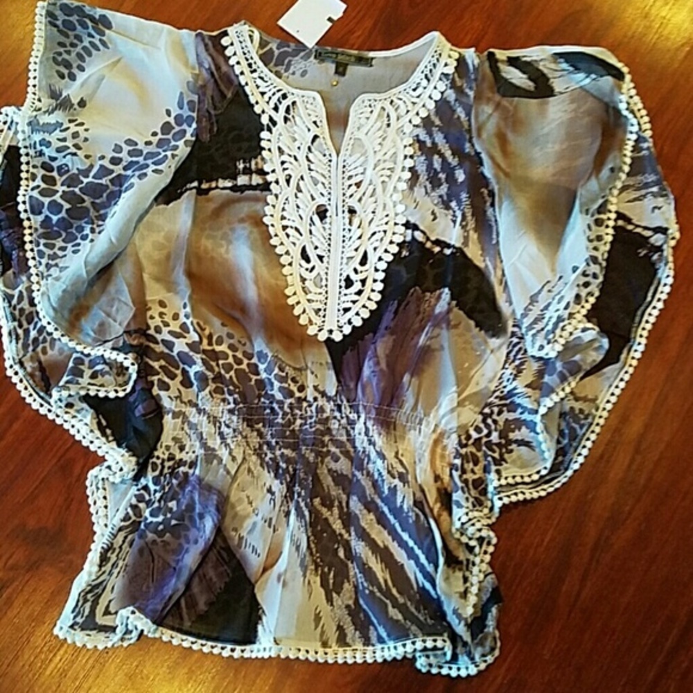 NWOT Love Stitch wing sleeved detailed trim blouse